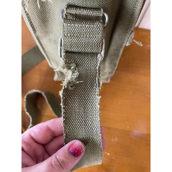 Antique World War military gas mask bag - Picture 4 of 12